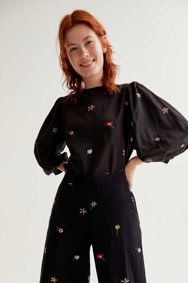 Top with Black Gardener Flowers print