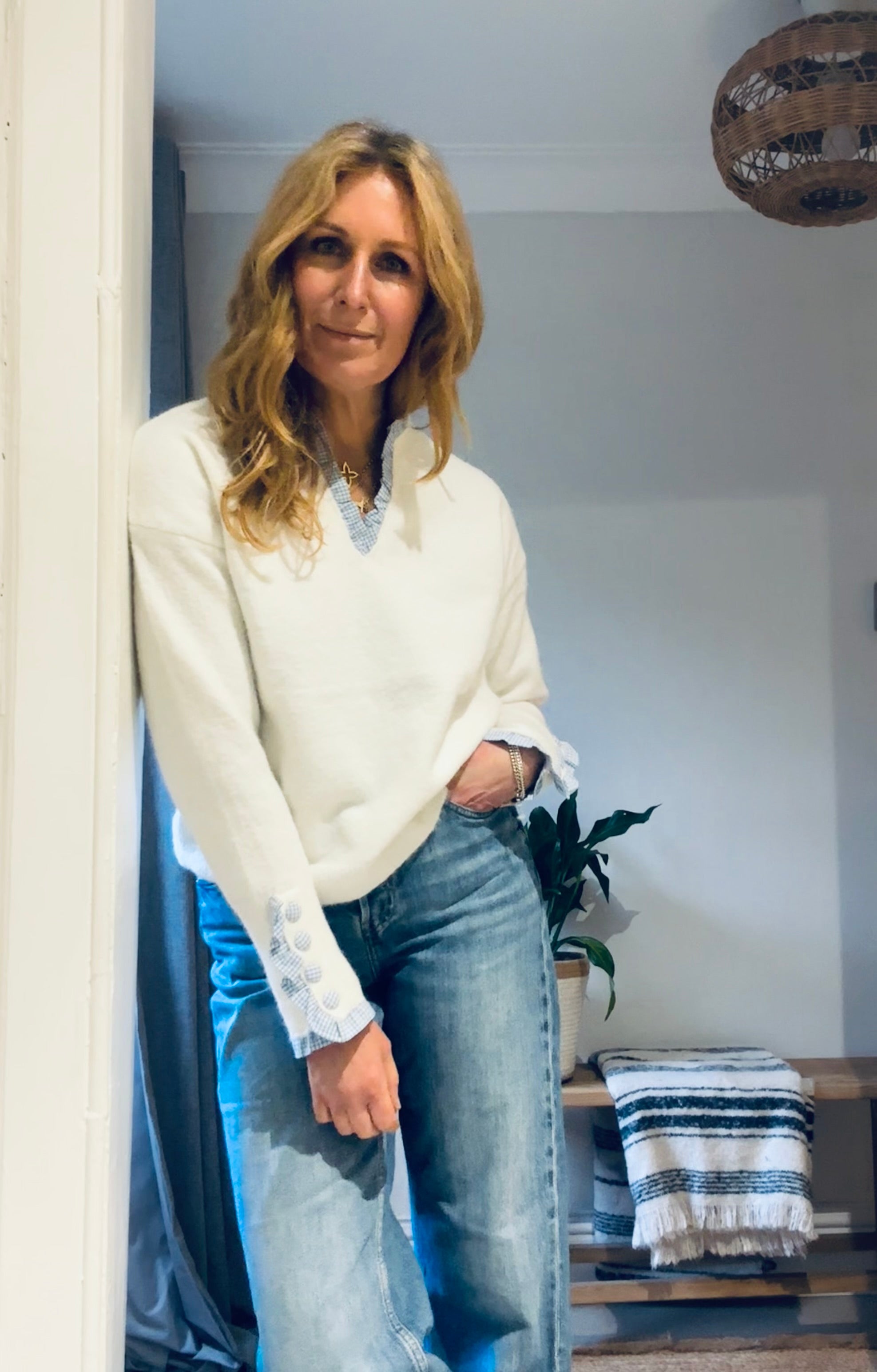 White layered look knit with blue check. (One size)