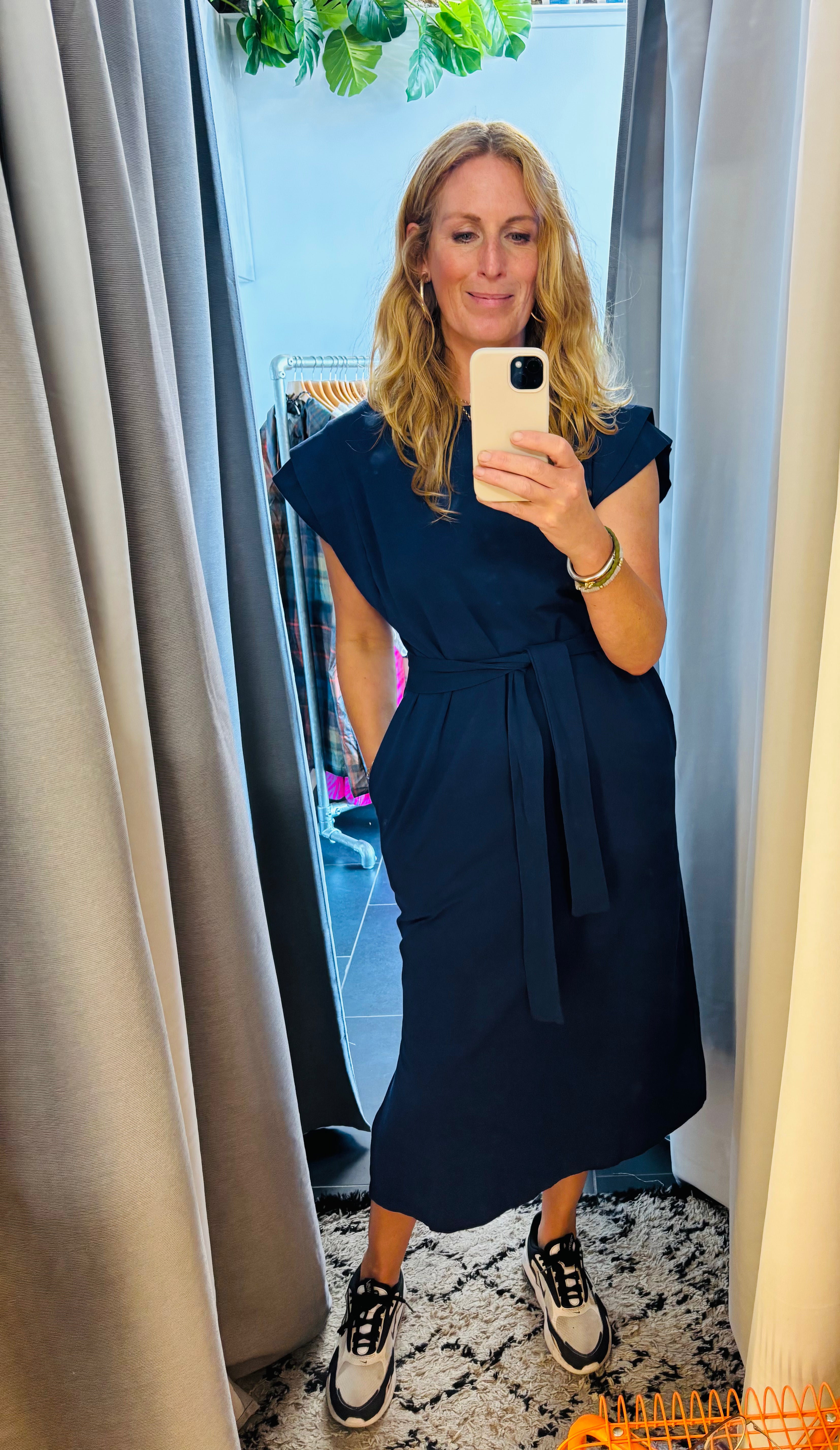 Cap Sleeved Midi Dress in Navy (ONE SIZE)