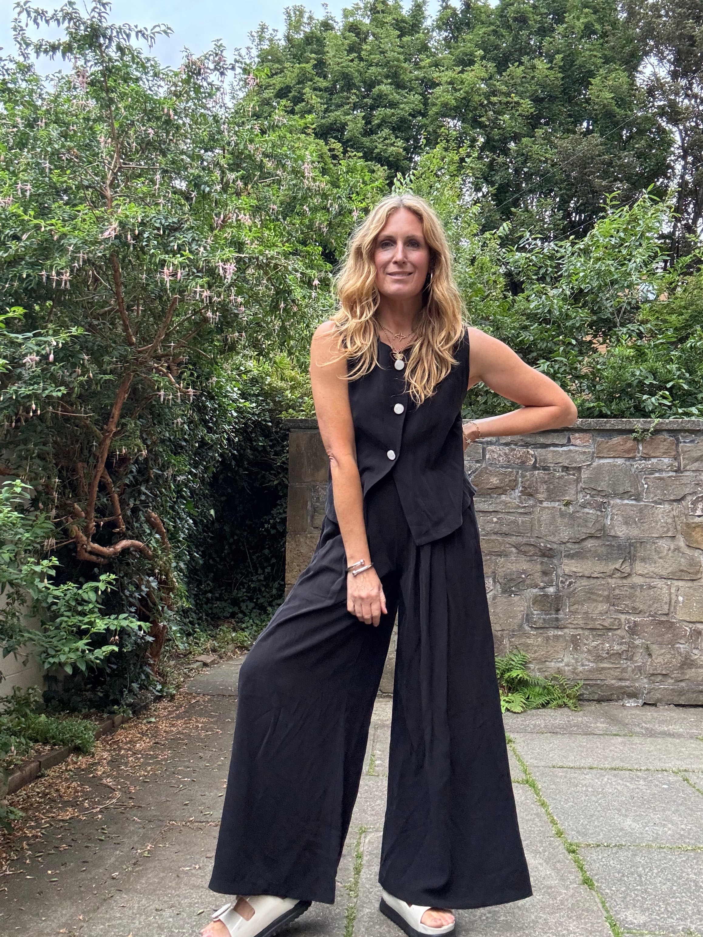 Lara Tailored Wide Leg Trouser in Black (ONE SIZE)