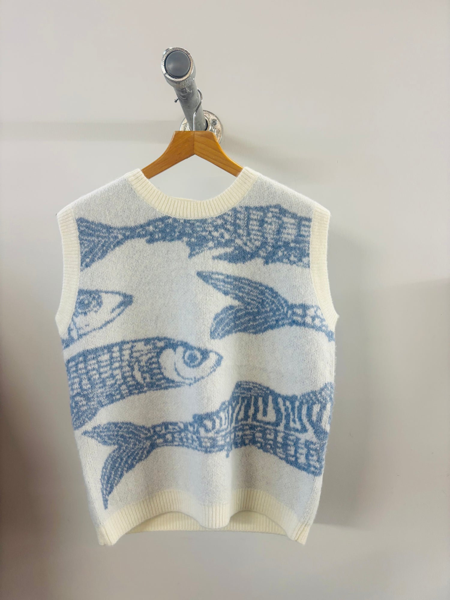 Fish Tank in White and Blue