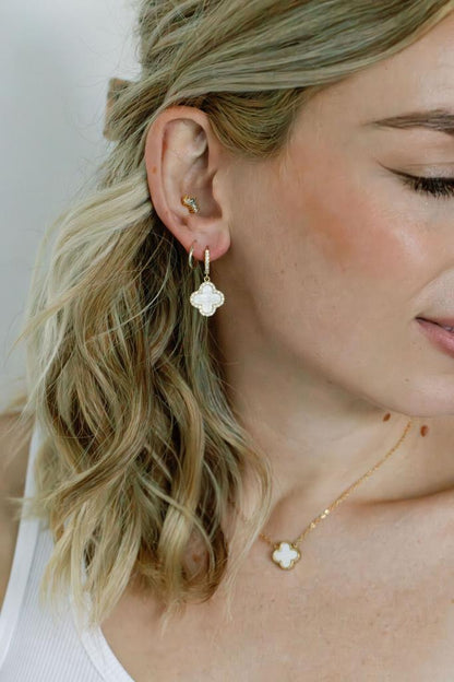 Pearl White Clover Huggie Earrings In Gold