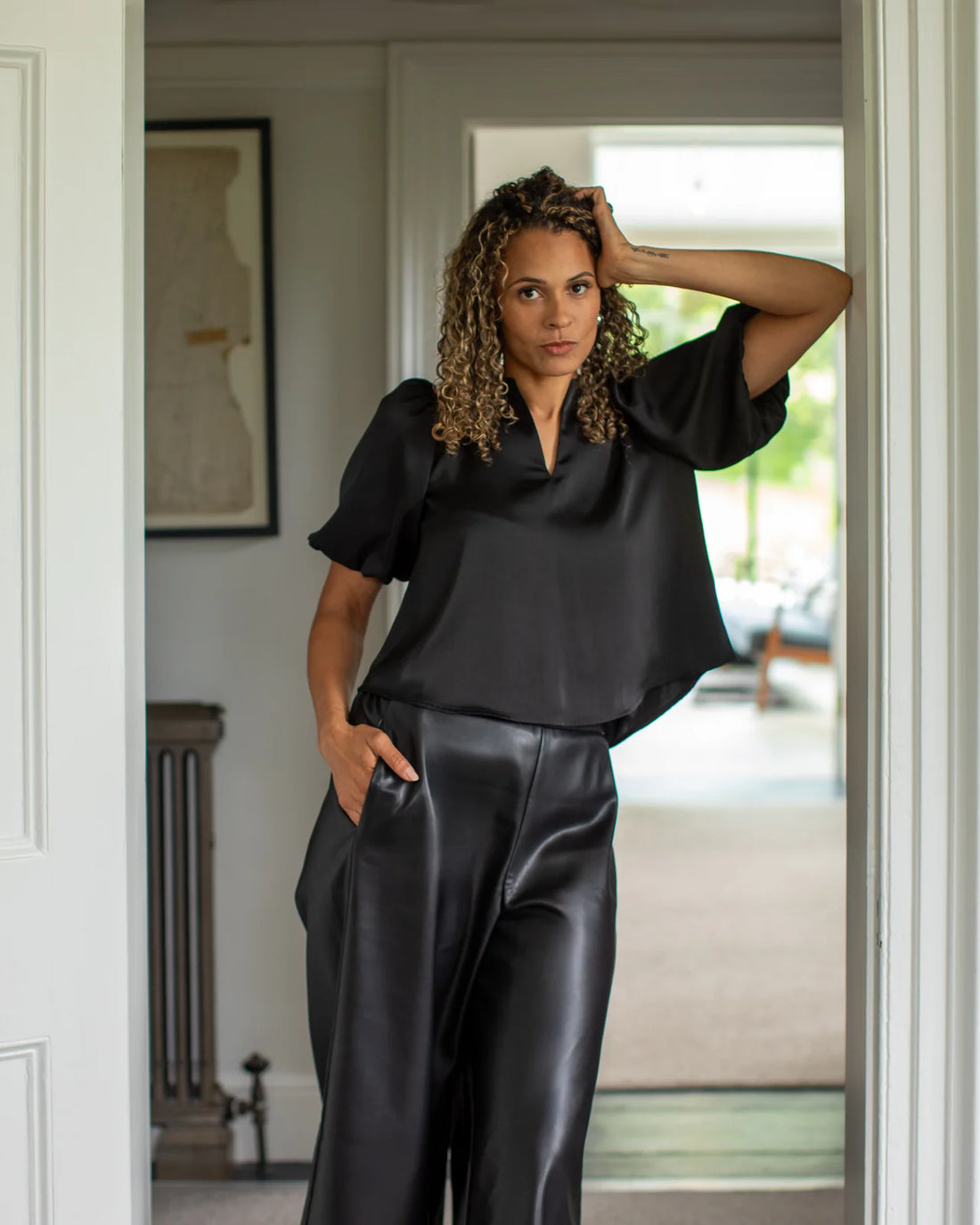 Porcha Satin Short Sleeved Top in Black (ONE SIZE)