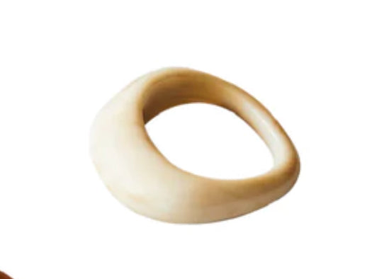 Chalk Natural Resin Ring In Cream