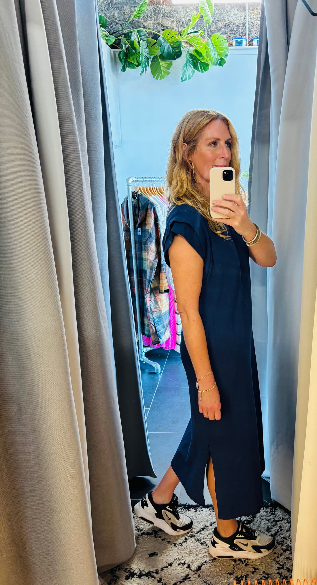 Cap Sleeved Midi Dress in Navy (ONE SIZE)