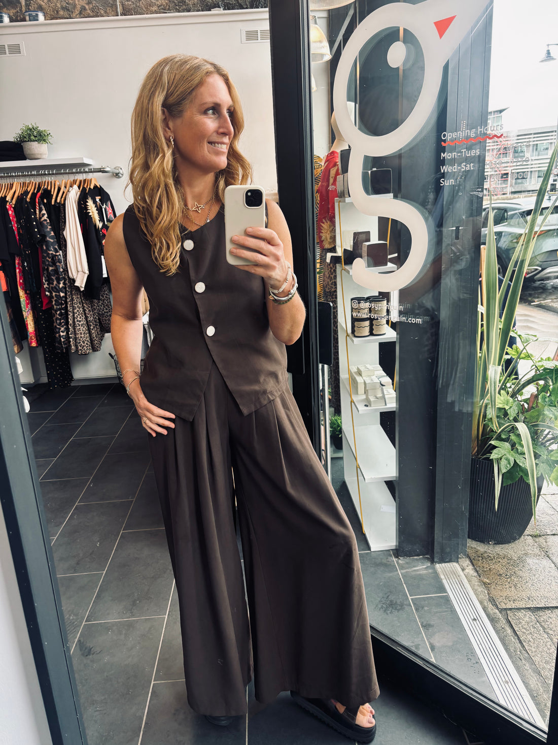 Lara Tailored Wide Leg Trouser in Brown (ONE SIZE)