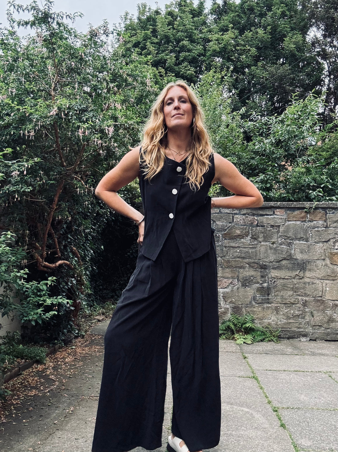 Lara Tailored Wide Leg Trouser in Black (ONE SIZE)