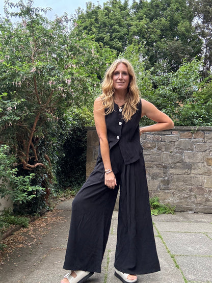 Lara Tailored Wide Leg Trouser in Black (ONE SIZE)