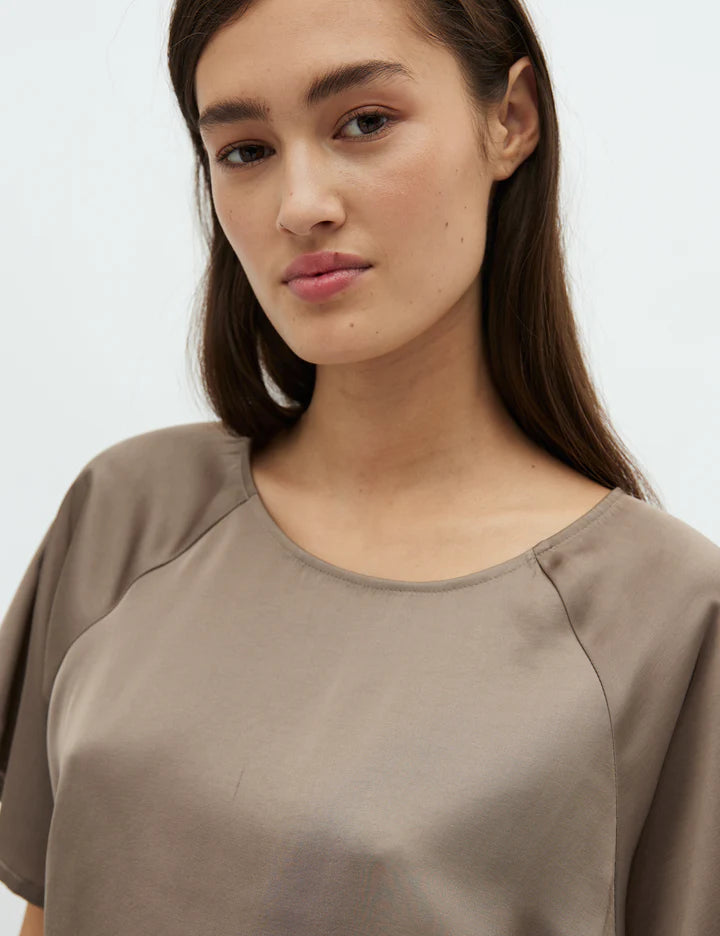 PRE-ORDER Damik Top in Sand