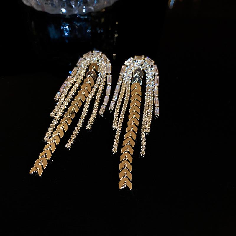 Curved Strand Earring In Gold