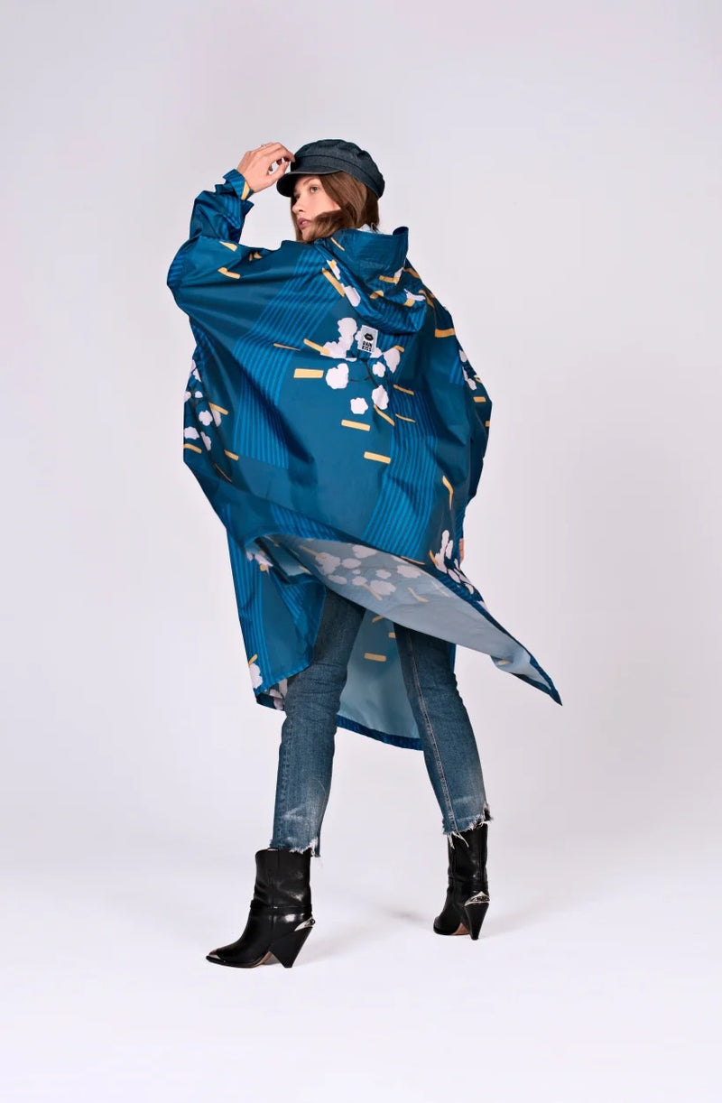 Rainkiss Classic Japanese Cherry Blossom Waterproof Poncho with Built in Carry Pouch (One Size)