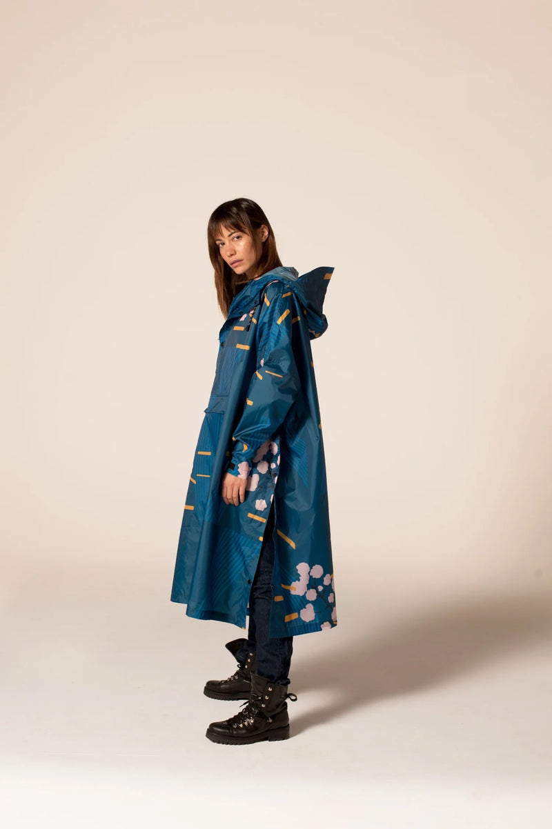 Rainkiss Classic Japanese Cherry Blossom Waterproof Poncho with Built in Carry Pouch (One Size)