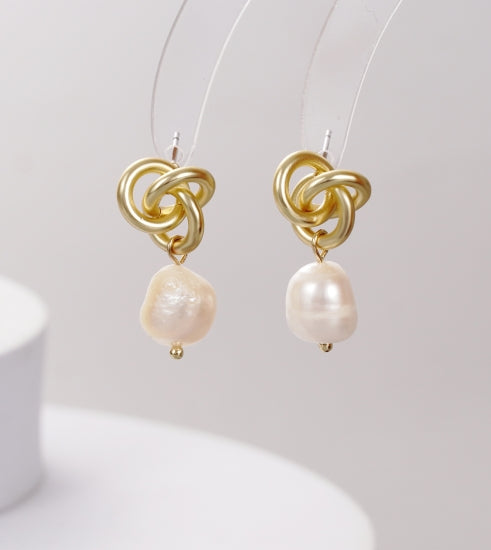 Eliza Pearl Drop Earrings - Gold