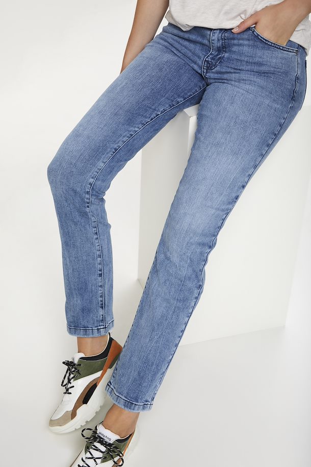 Saint Tropez Molly Relaxed Straight Leg Jeans in Light Blue Wash